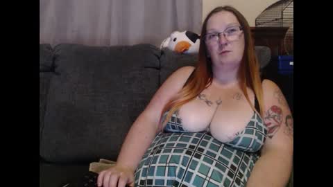 Snapshot of bigtitsgirl9991 chatting on October 3, 2025, 5:37 am Kim online show from October 3, 2025, 5:37 am