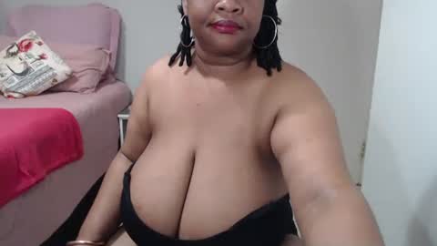 Snapshot of bigtitshornygirlxxx chatting on September 21, 2025, 3:19 am Lona online show from September 21, 2025, 3:19 am