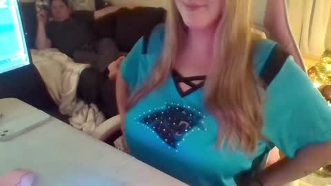 Snapshot of bigtittyboatboo chatting on November 25, 2025, 2:22 am Mountain Mama online show from November 25, 2025, 2:22 am