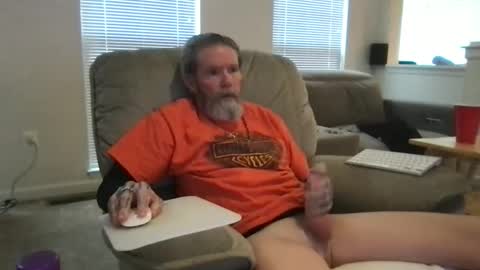 Snapshot of bigwhitedickdaddy69 chatting on December 21, 2025, 1:18 pm Bigwhitedickdaddy and BabyCakes online show from December 21, 2025, 1:18 pm