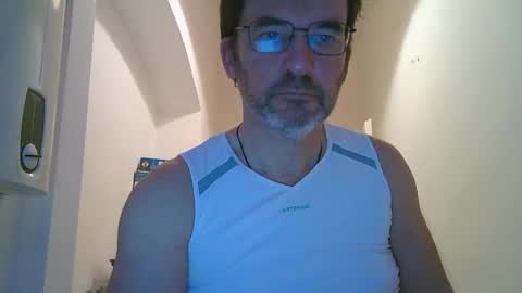 Snapshot of bikertom1988 chatting on February 15, 2025, 4:45 pm bikertom1988 online show from February 15, 2025, 4:45 pm