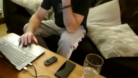 bindmedown online show from October 9, 2025, 8:40 pm