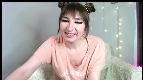 birdie_kiss online show from April 17, 2026, 7:28 pm