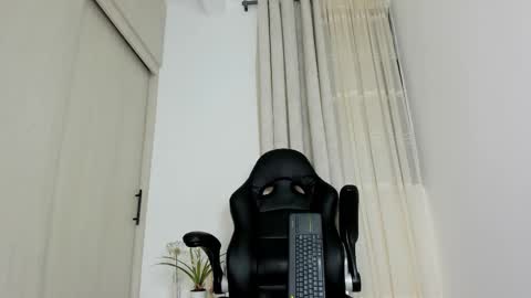 Biscuit oliva online show from March 12, 2026, 2:01 pm