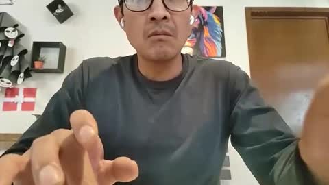 Snapshot of bisexmangenx chatting on April 5, 2026, 7:33 pm Manu O online show from April 5, 2026, 7:33 pm