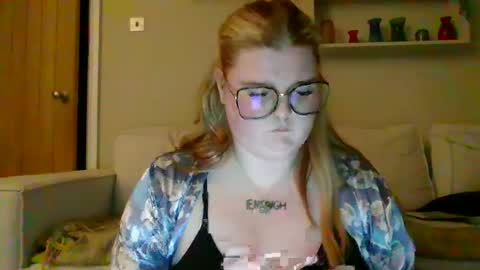 bitch_kittiexo online show from December 28, 2024, 7:22 pm