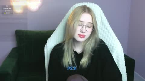 Julia online show from March 29, 2026, 2:39 pm