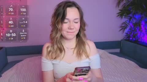 Julia online show from April 17, 2026, 3:31 am