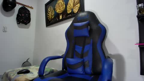 Snapshot of black_dicck chatting on February 24, 2025, 8:47 pm tu morenito online show from February 24, 2025, 8:47 pm