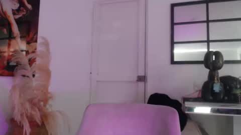 Snapshot of black_latina1 chatting on October 25, 2025, 3:18 pm luisa online show from October 25, 2025, 3:18 pm