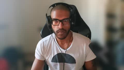 Snapshot of black_lollipop chatting on April 20, 2026, 9:12 am Master online show from April 20, 2026, 9:12 am