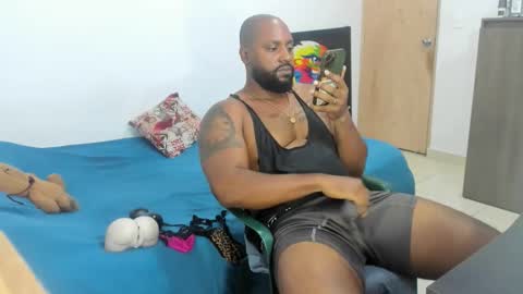 Snapshot of black_man_sexy chatting on October 15, 2025, 3:06 am BIGCOCK online show from October 15, 2025, 3:06 am