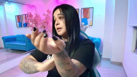 Snapshot of black_roseee chatting on October 21, 2025, 3:40 am Rousse online show from October 21, 2025, 3:40 am