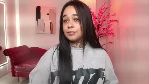 Snapshot of black_roseee chatting on November 13, 2025, 3:38 am Rousse online show from November 13, 2025, 3:38 am