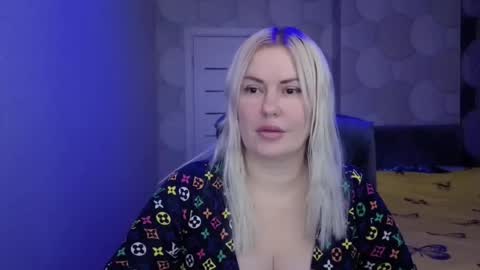 Snapshot of blackeyes11 chatting on December 20, 2025, 2:18 am blackeyes11 online show from December 20, 2025, 2:18 am