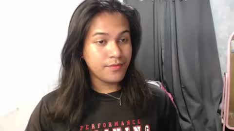 Ellez online show from November 19, 2025, 6:41 pm