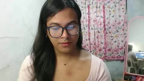 Ellez online show from April 12, 2026, 7:52 pm