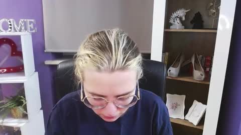 Z O E Y online show from February 17, 2026, 5:37 am