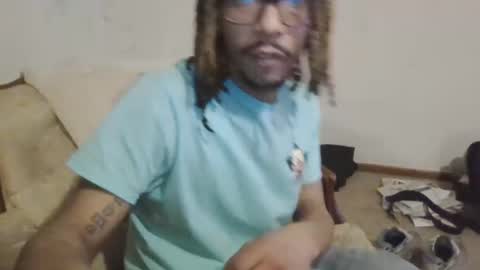 Snapshot of blacksparrow2 chatting on January 2, 2025, 2:43 am blacksparrow2 online show from January 2, 2025, 2:43 am