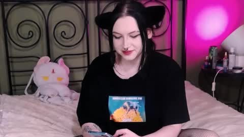 Snapshot of blacky_tea chatting on October 6, 2025, 6:16 pm blacky_tea online show from October 6, 2025, 6:16 pm