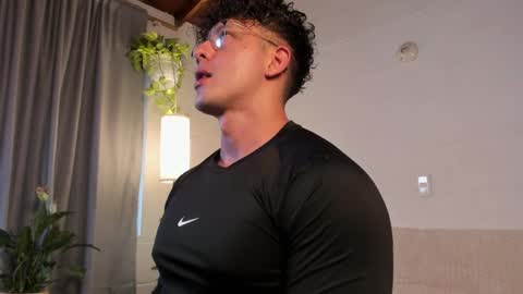 Snapshot of blake_levi chatting on February 12, 2025, 9:54 pm Blake Levi Independent Model online show from February 12, 2025, 9:54 pm