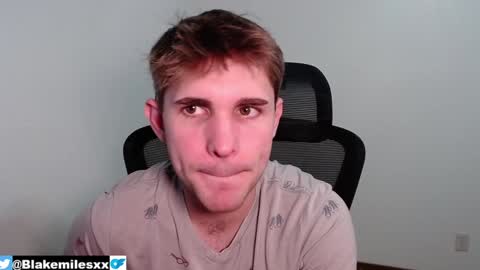 Snapshot of blakemiles2 chatting on February 4, 2025, 3:54 am Blake Miles online show from February 4, 2025, 3:54 am