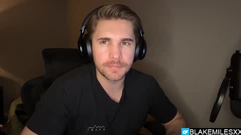 Snapshot of blakemiles2 chatting on November 26, 2025, 3:51 am Blake Miles online show from November 26, 2025, 3:51 am