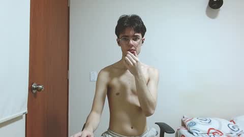 Snapshot of blakeshatter chatting on January 10, 2025, 10:15 pm blakeshatter online show from January 10, 2025, 10:15 pm