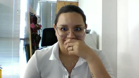 Snapshot of blanquita102530 chatting on September 16, 2025, 1:34 pm Lary online show from September 16, 2025, 1:34 pm