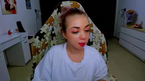 Nicole online show from February 8, 2025, 3:00 pm