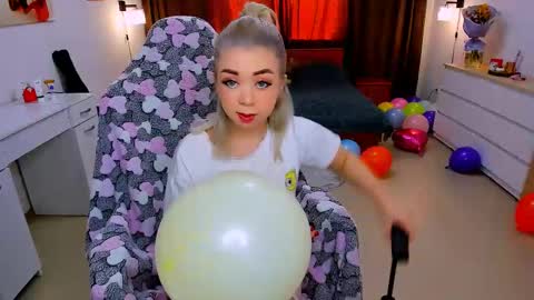 Nicole online show from February 12, 2025, 7:55 am