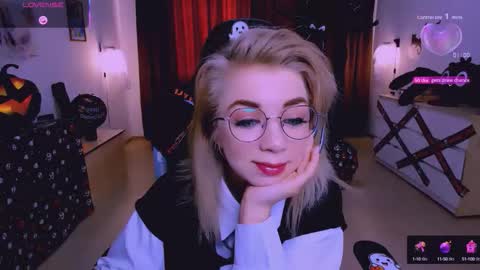 Nicole online show from October 9, 2025, 5:49 am