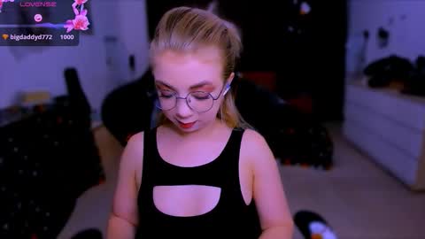 Nicole online show from November 12, 2025, 5:30 am