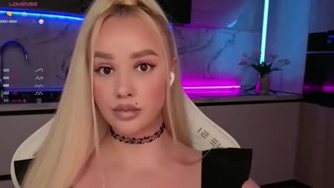 Snapshot of blond_diamond chatting on September 23, 2025, 11:57 am Lana online show from September 23, 2025, 11:57 am