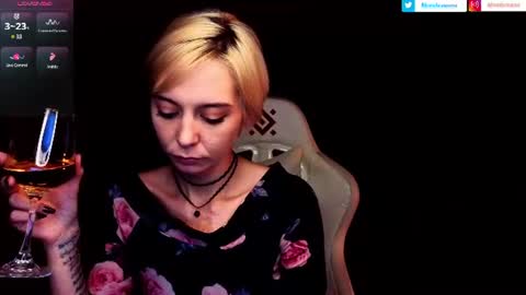 blond_ice_ann online show from June 17, 2026, 5:03 pm
