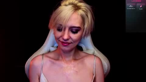 blond_ice_ann online show from July 11, 2026, 9:05 pm