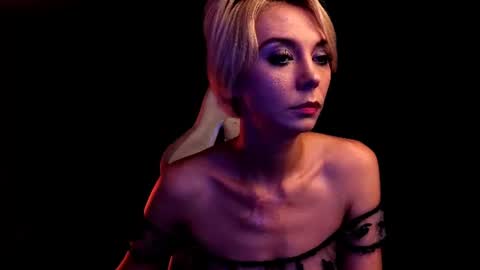 blond_ice_ann online show from July 27, 2026, 7:21 pm