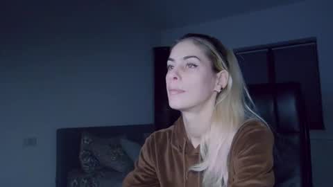 Snapshot of blonde4pasion chatting on December 6, 2024, 10:52 pm blonde4pasion online show from December 6, 2024, 10:52 pm