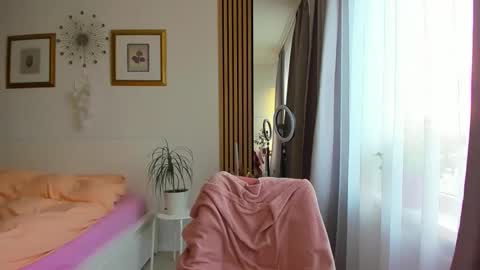 Nicole online show from February 4, 2026, 6:52 am