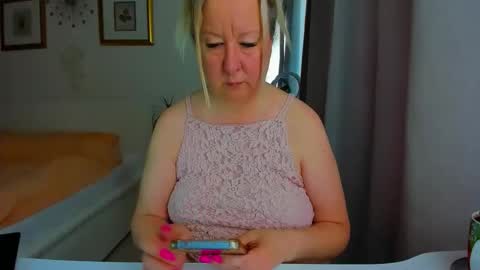 Nicole online show from April 12, 2026, 8:30 am