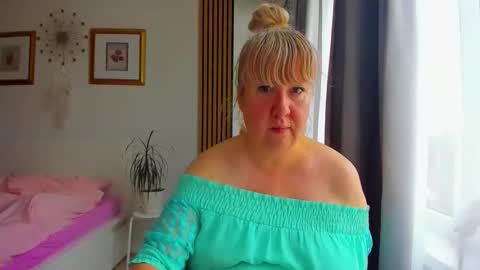 Snapshot of blonde_angel20 chatting on May 31, 2026, 5:20 pm Nicole online show from May 31, 2026, 5:20 pm
