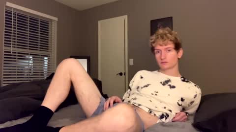 Snapshot of blonde_boi99 chatting on January 13, 2025, 12:51 am Blondie online show from January 13, 2025, 12:51 am