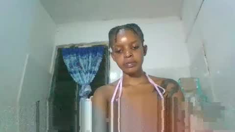 Snapshot of blonde_queenie chatting on April 7, 2026, 8:53 pm blonde_queenie online show from April 7, 2026, 8:53 pm