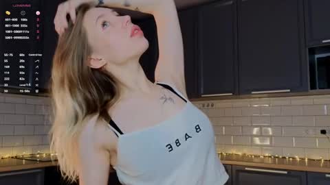 Snapshot of blondekelly chatting on June 2, 2026, 4:42 pm Kelly online show from June 2, 2026, 4:42 pm