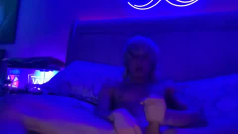Snapshot of blondezombieboi chatting on January 4, 2025, 8:49 am blondezombieboi online show from January 4, 2025, 8:49 am