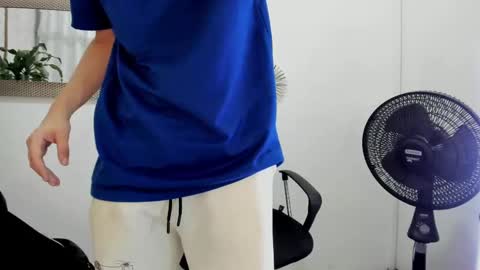 Snapshot of blondie_lover69 chatting on February 1, 2025, 2:05 am Maleeth online show from February 1, 2025, 2:05 am