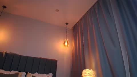 Snapshot of blondiemermaid chatting on December 2, 2025, 9:43 pm Mia online show from December 2, 2025, 9:43 pm