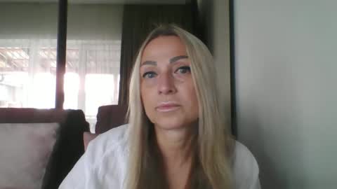 Snapshot of blondkitti chatting on September 27, 2025, 8:41 am Iren online show from September 27, 2025, 8:41 am