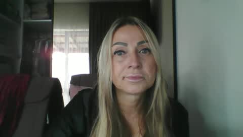 Snapshot of blondkitti chatting on October 12, 2025, 9:19 am Iren online show from October 12, 2025, 9:19 am