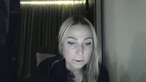 Snapshot of blondkitti chatting on October 17, 2025, 7:38 pm Iren online show from October 17, 2025, 7:38 pm